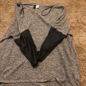 Sweatshirt with leather arms